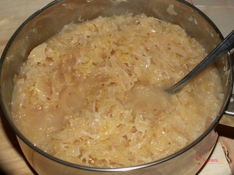 Bílé hlávkové zelí dušené - fotografie 4