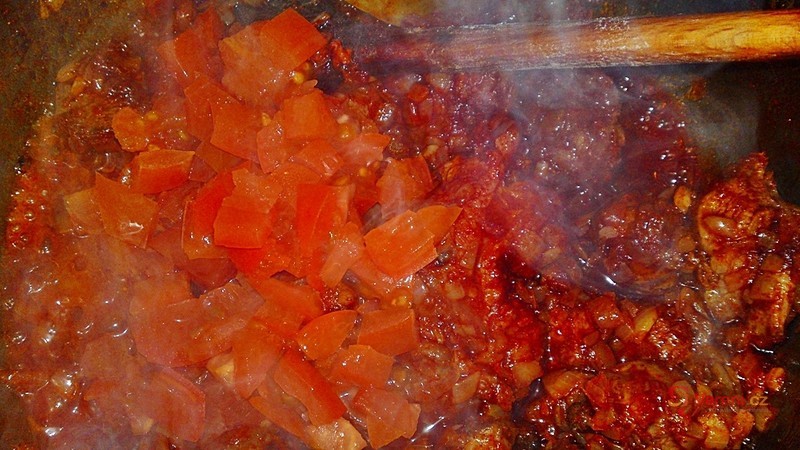 Srnčí guláš na červeném víně - fotografie 5