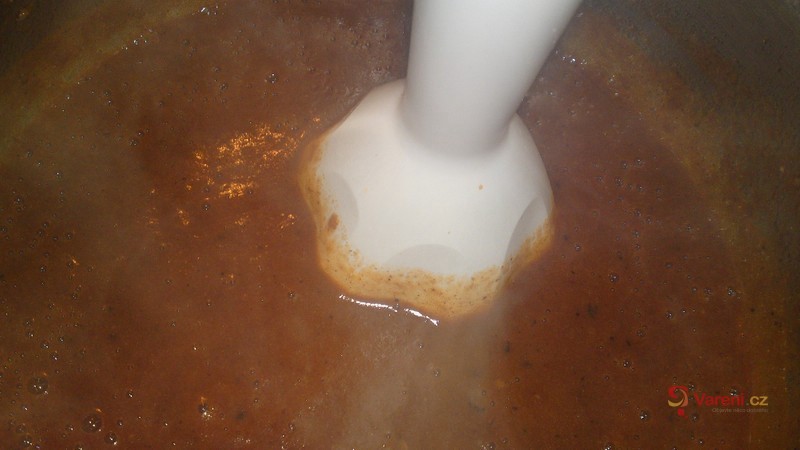 Srnčí guláš na červeném víně - fotografie 3