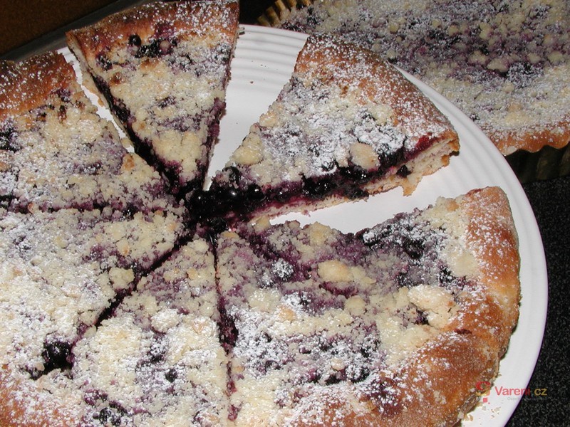 Kynutý borůvkový koláč