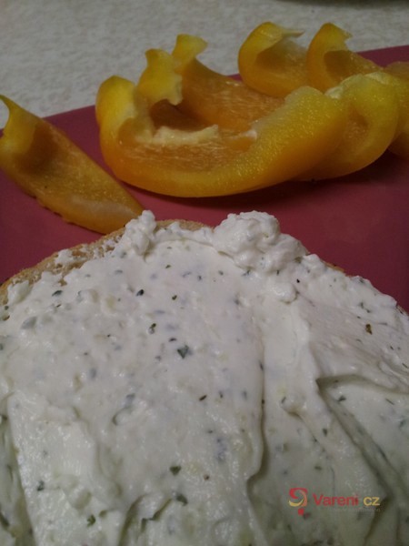 Snadná česneková pomazánka - fotografie 2