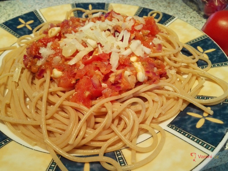 Špagety s rajčaty a mozzarellou - fotografie 2