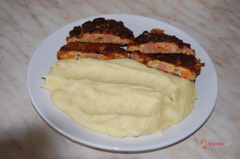 Zeleninové karbanátky se salámem - fotografie 2