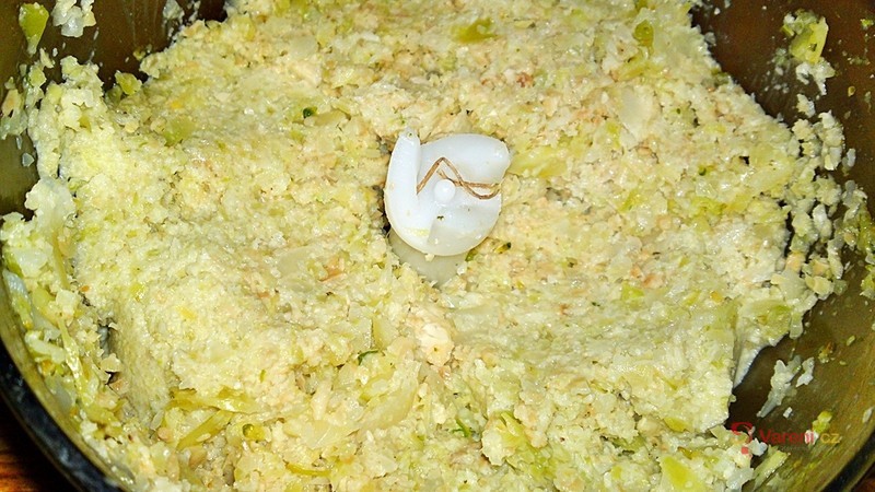 Pomazánka z brokolicových košťálů a kešu oříšků - fotografie 4