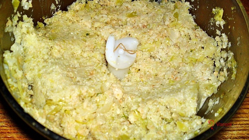 Pomazánka z brokolicových košťálů a kešu oříšků - fotografie 3