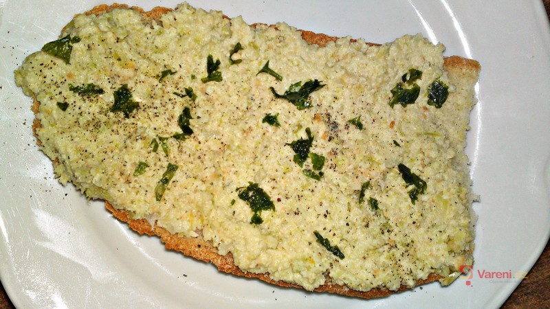 Pomazánka z brokolicových košťálů a kešu oříšků - fotografie 2