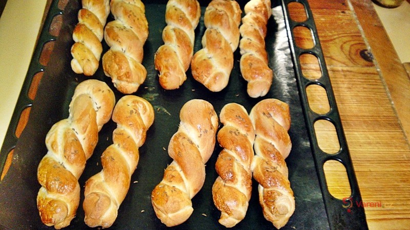 Velikonoční slané kroucené pečivo - fotografie 5