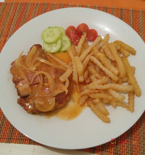 Řízek naruby s hořčico-kečupovou omáčkou - fotografie 2