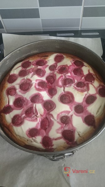 Rychlý koláč s tvarohem a jahodami - fotografie 5