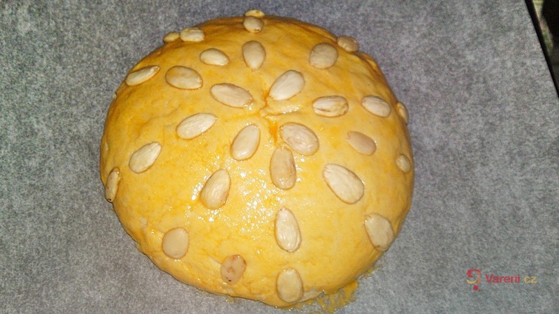 Velikonoční mazanec s mandlemi - fotografie 5