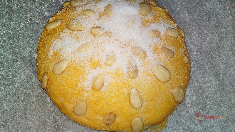 Velikonoční mazanec s mandlemi - fotografie 4