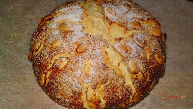 Velikonoční mazanec s mandlemi - fotografie 3