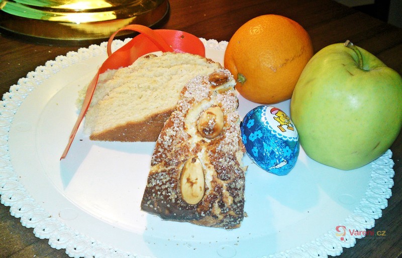 Velikonoční mazanec s mandlemi - fotografie 2