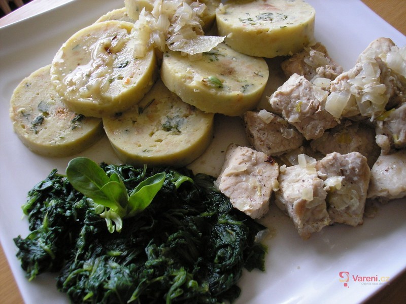 Vepřové kostky se špenátem a bramborovým knedlíkem - fotografie 2