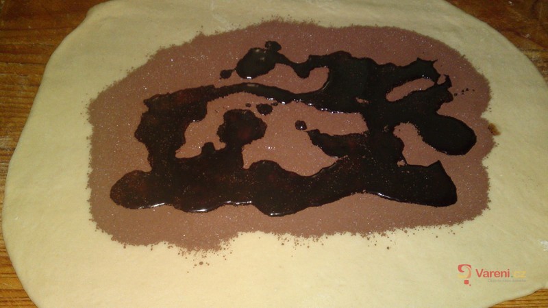 Kynutý kakaový závin - fotografie 5