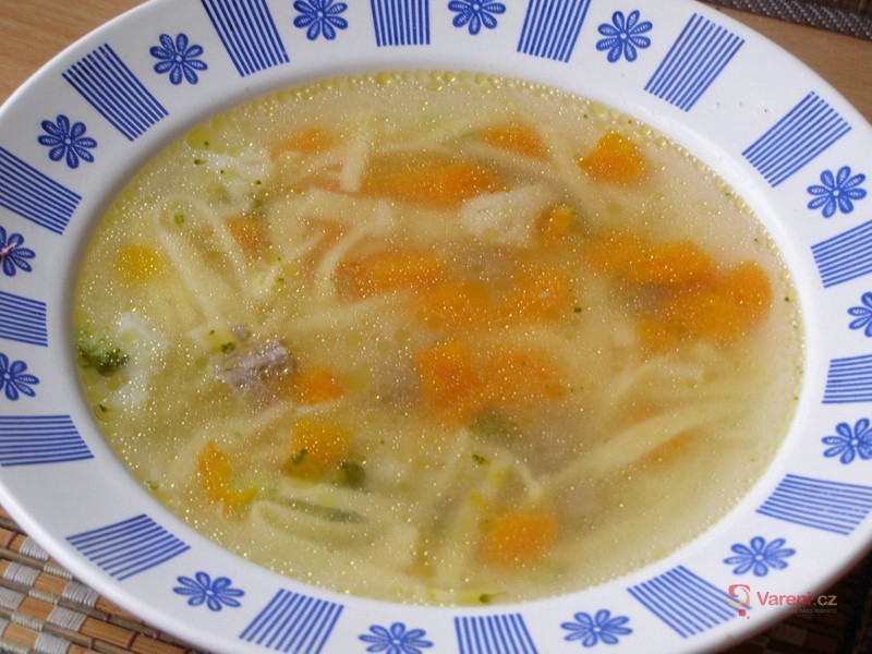 Poctivá hovězí polévka s nudličkami - fotografie 2