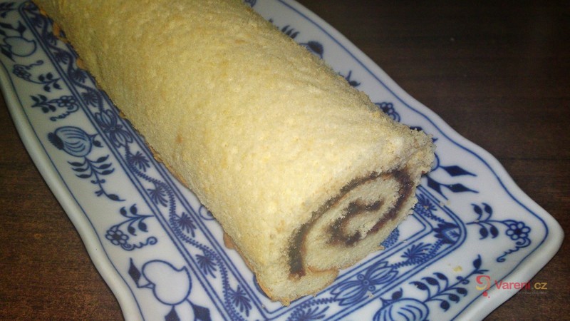 Nadýchaná piškotová roláda - fotografie 3