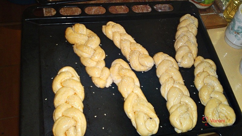 Jednoduché domácí pletýnky se sezamem - fotografie 4