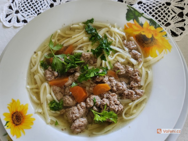 Hovězí vývar s játrovou rýží