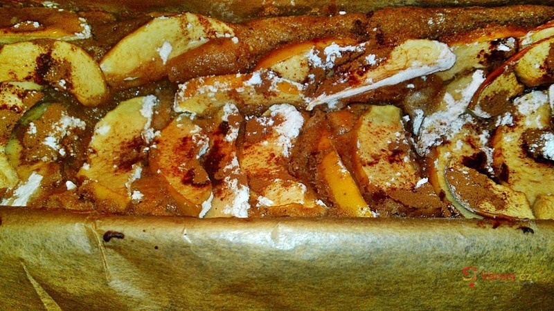 Turecký nekynutý jablkový koláč - fotografie 3