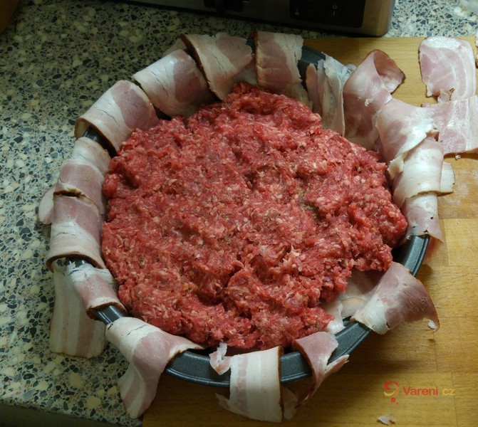 Slaninový koláč s mletým masem - fotografie 5