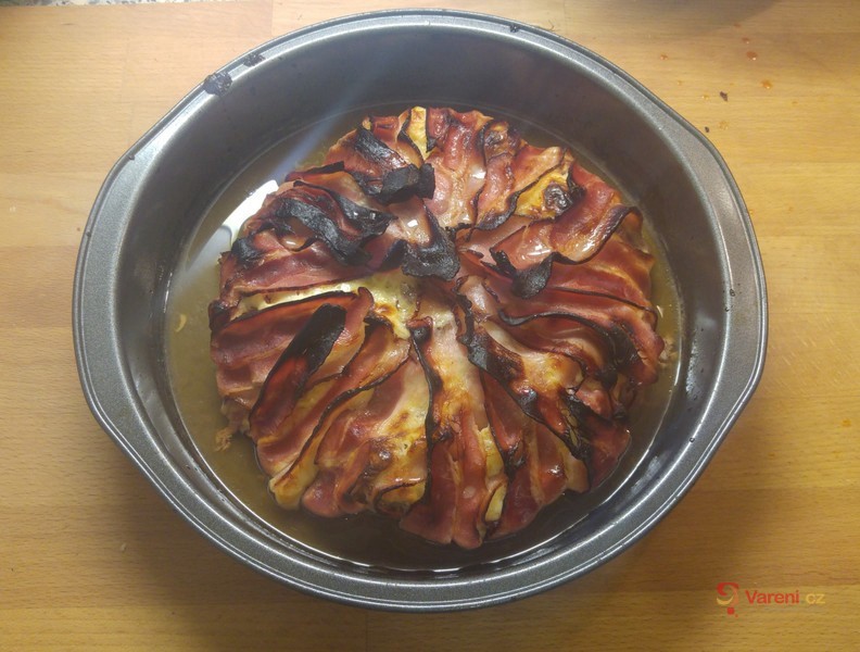 Slaninový koláč s mletým masem - fotografie 2