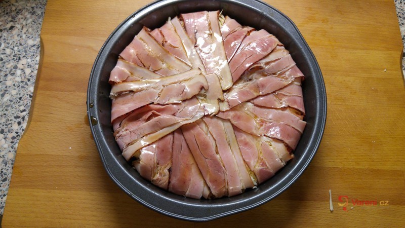 Slaninový koláč s mletým masem - fotografie 3