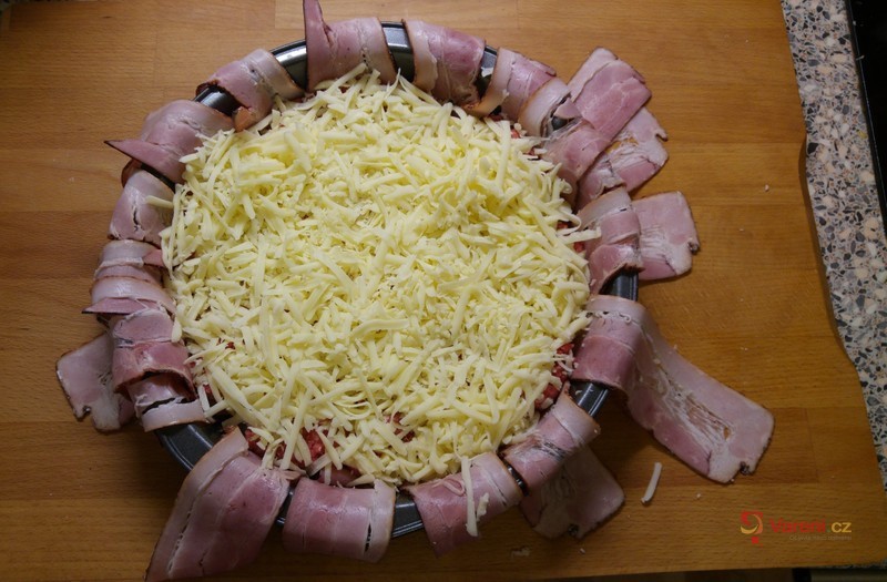 Slaninový koláč s mletým masem - fotografie 4