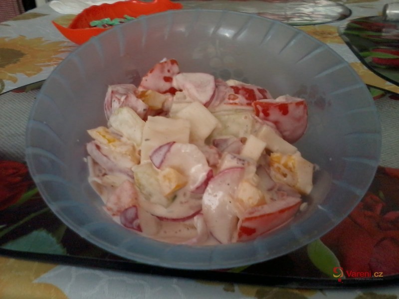 Rychlý šopský salát - fotografie 3