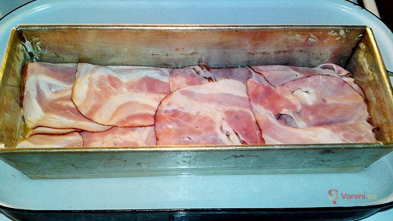 Lahůdková paštika z kuřecích jater pečená ve vodní lázni - fotografie 5