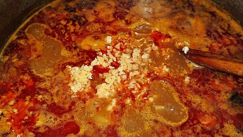 Fazolová polévka s uzeným vývarem a domácí tarhoňou - fotografie 4