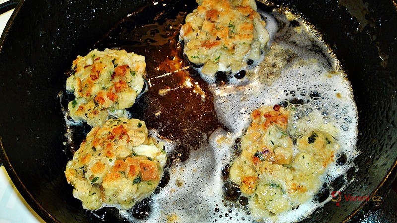 Kaspressknödeln - rakouské sýrovo - žemlové knedlíčky - fotografie 4