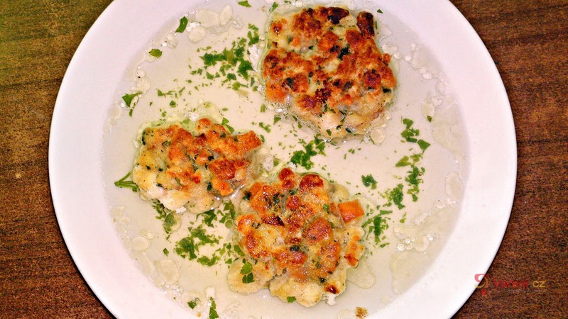 Kaspressknödeln - rakouské sýrovo - žemlové knedlíčky - fotografie 2