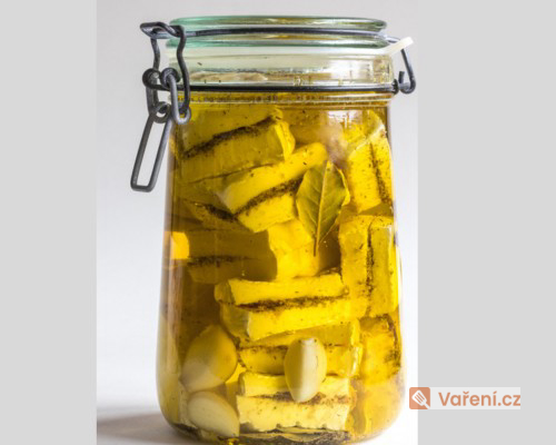 Nakládaný pokrájený hermelín