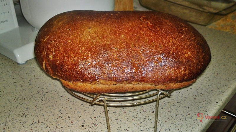 Domácí kváskový chléb s odkladem kynutí - fotografie 4