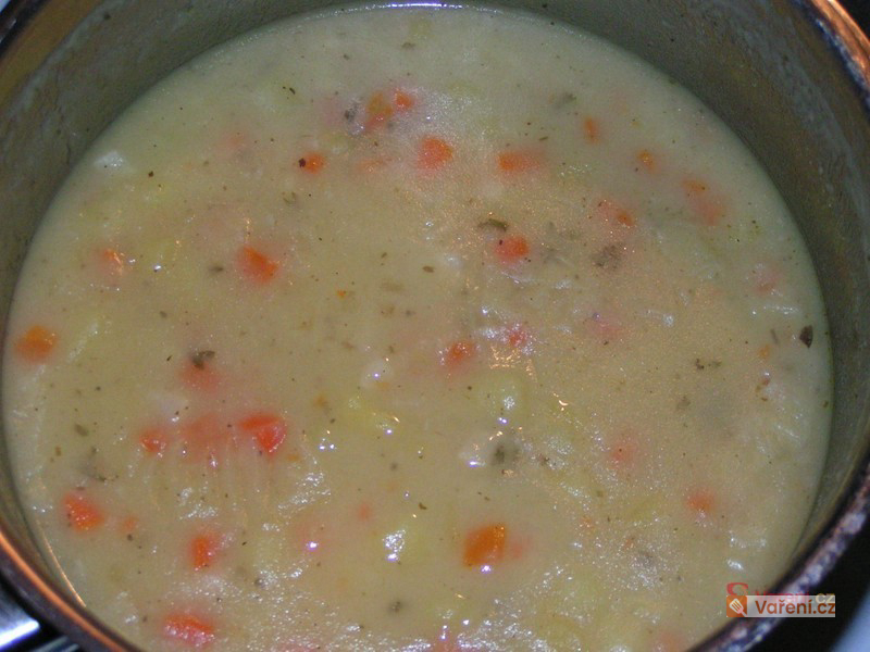 Bramborová polévka s mrkví