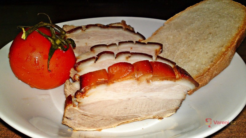 Pečený bůček Momofuku marinovaný v suché marinádě - fotografie 3