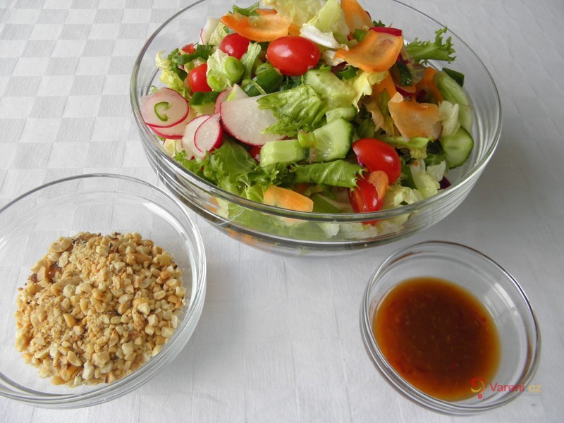 Pestrý salát s hovězím masem - fotografie 4