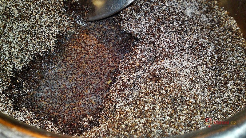 Válený makovo-jablkový štrúdl - fotografie 5