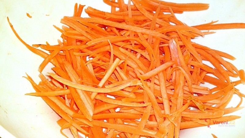 Raw špagety z cukety a mrkve jako salát - fotografie 2