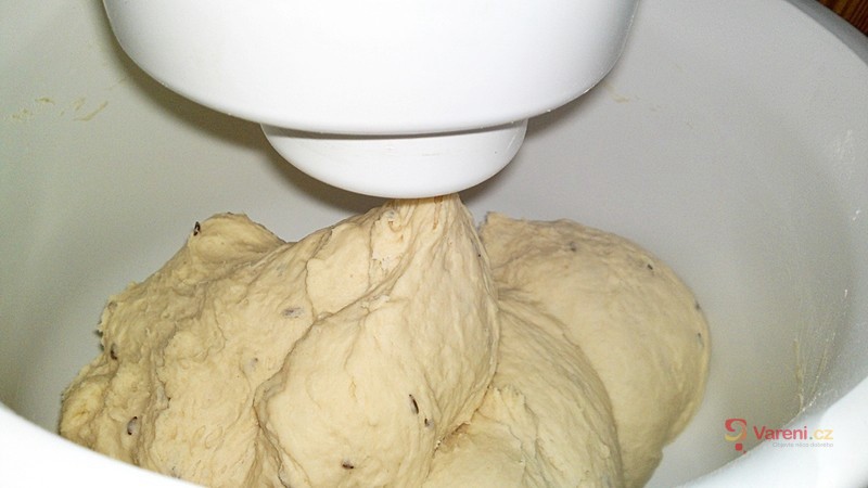 Můj první ošatkový domácí bílý bramborový kmínový chléb - fotografie 4