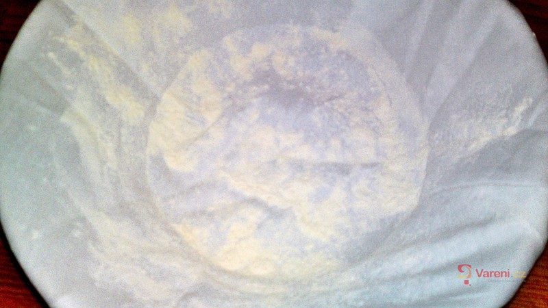 Můj první ošatkový domácí bílý bramborový kmínový chléb - fotografie 5