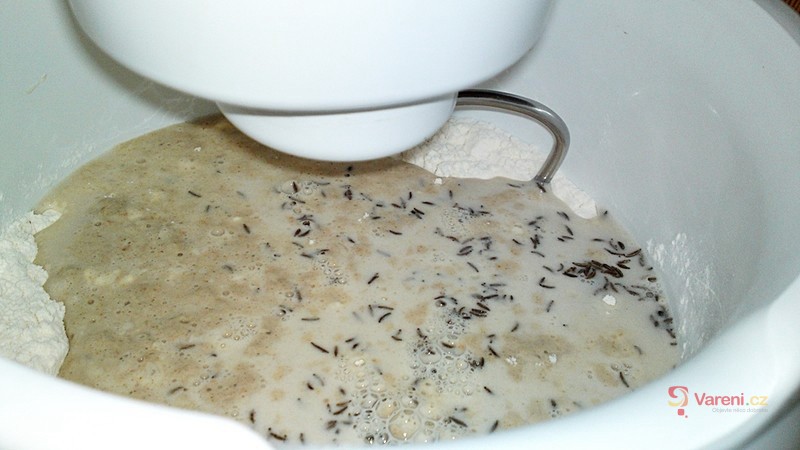 Pšenično-žitný kváskový ošatkový chléb s kombinovaným kynutím - fotografie 3