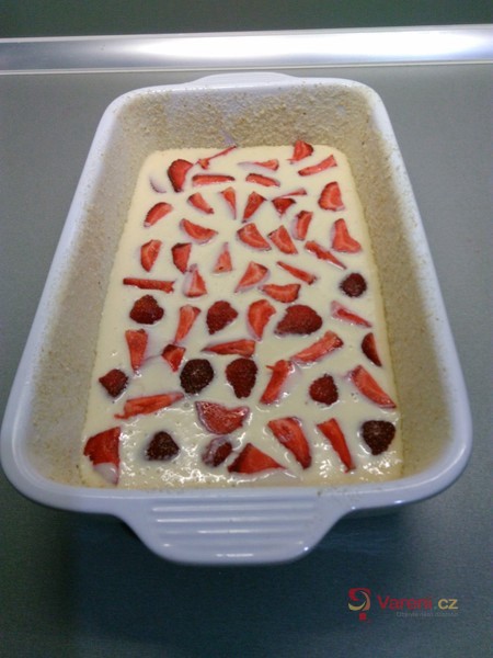 Jemná bublanina s jahodami - fotografie 3