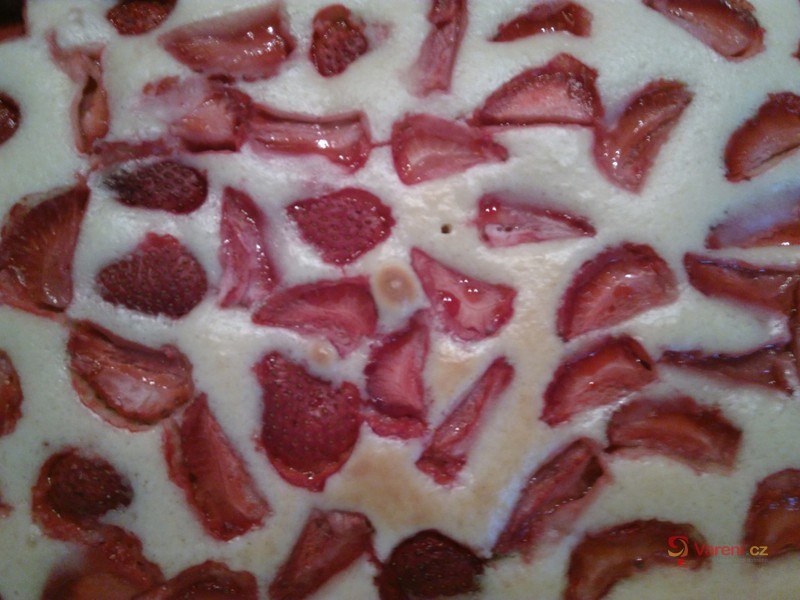 Jemná bublanina s jahodami - fotografie 2