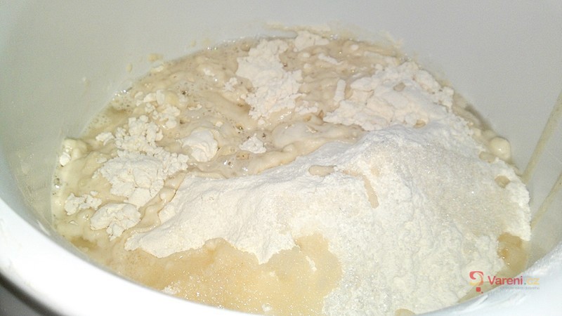 Domácí bílý ošatkový kváskový chléb - fotografie 4