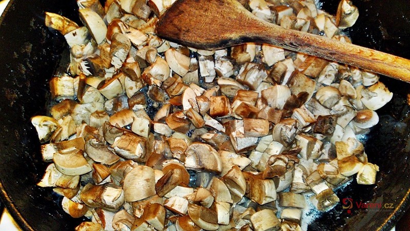 Nadýchané žampionové placky - fotografie 2