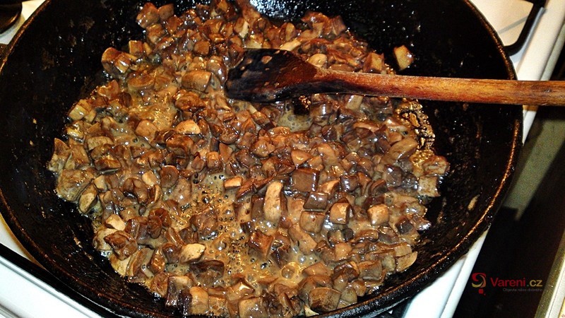 Nadýchané žampionové placky - fotografie 3