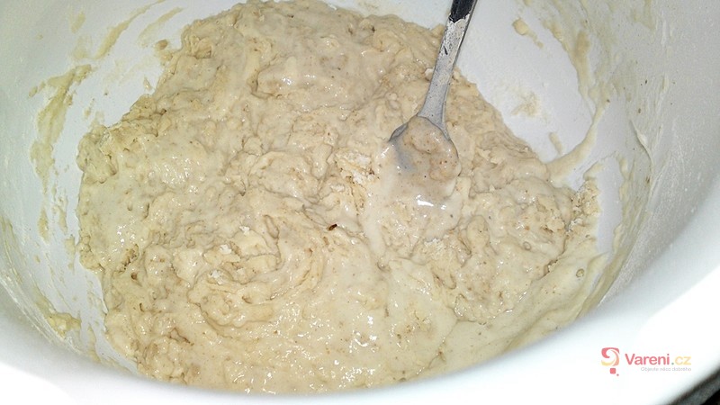 Bílý ošatkový kváskový chléb z podmáslí - fotografie 2