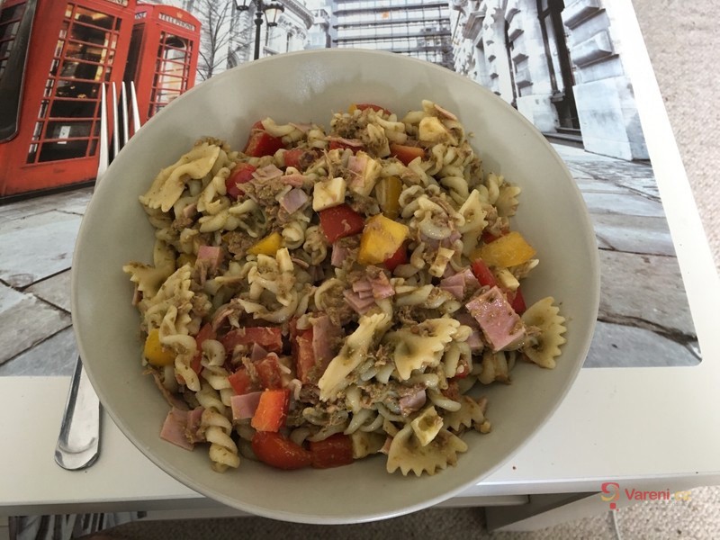 Těstovinový salát s tuňákem a pestem - fotografie 2